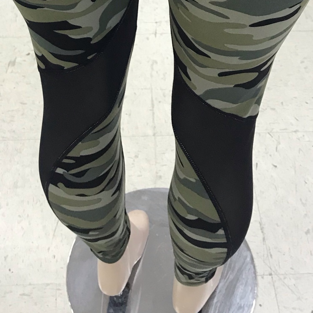 1️⃣ Pair Left! 🎉Camouflage Leggings w/Mesh Inlay - Picture 6 of 7